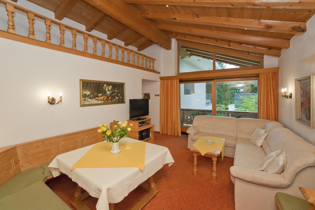 Haus Waldrand Apartment Oberndorf in Tirol Exterior photo